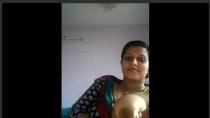 Mallu nurse flaunts her big boobs in a steamy video